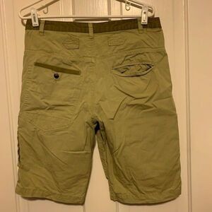 BUFFALO DAVID BRITTON SIZE 30 LIGHT GREEN CARGO SHORTS